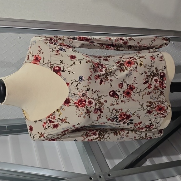 DAYTRIP TOP SIZE SMALL‎ FLORAL PRINT - Picture 2 of 10